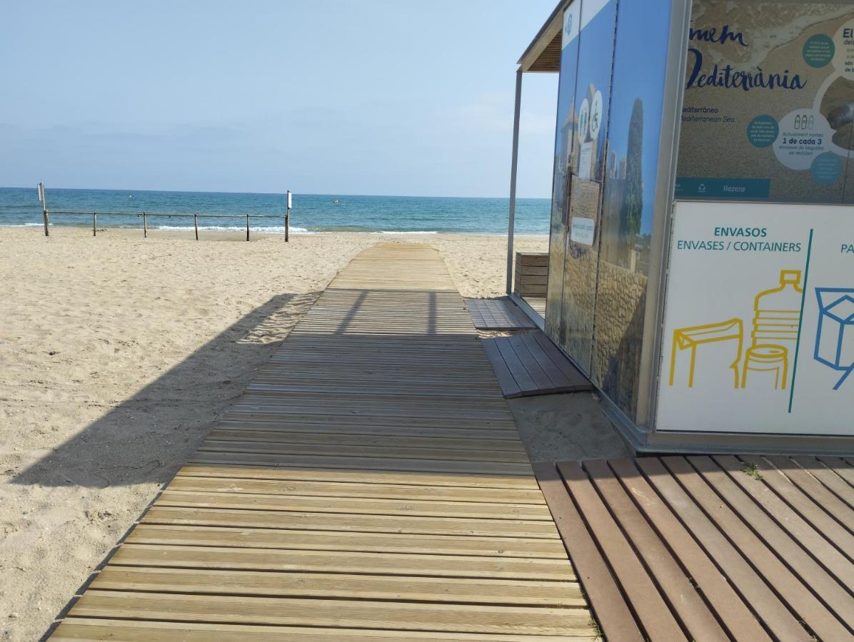 Atico Frente Al Mar Con Parking Para 5 Personas Calafell Kültér fotó